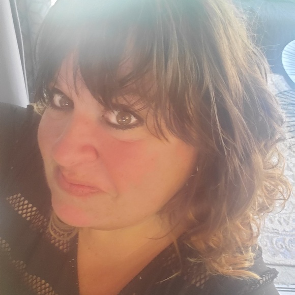 Meet your Posher, Stephanie - Picture 1 of 1